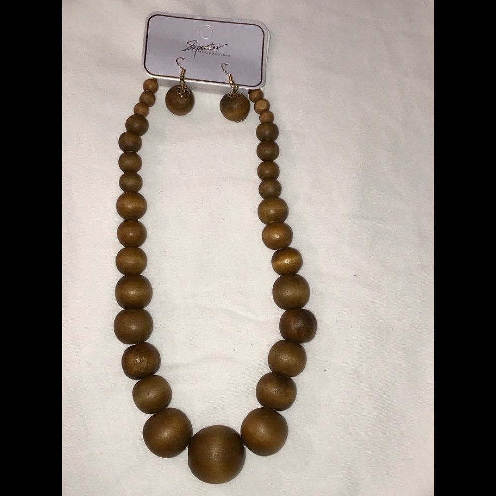 Earring and necklace set